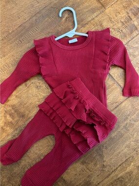 Ribbed Ruffle Two-Piece Baby Set in Wine
